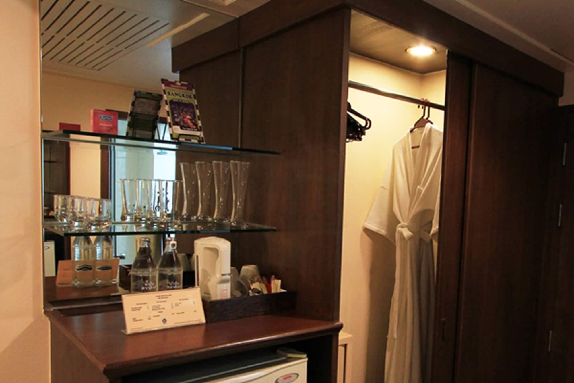 St. James Hotel Bangkok Ngoại thất bức ảnh